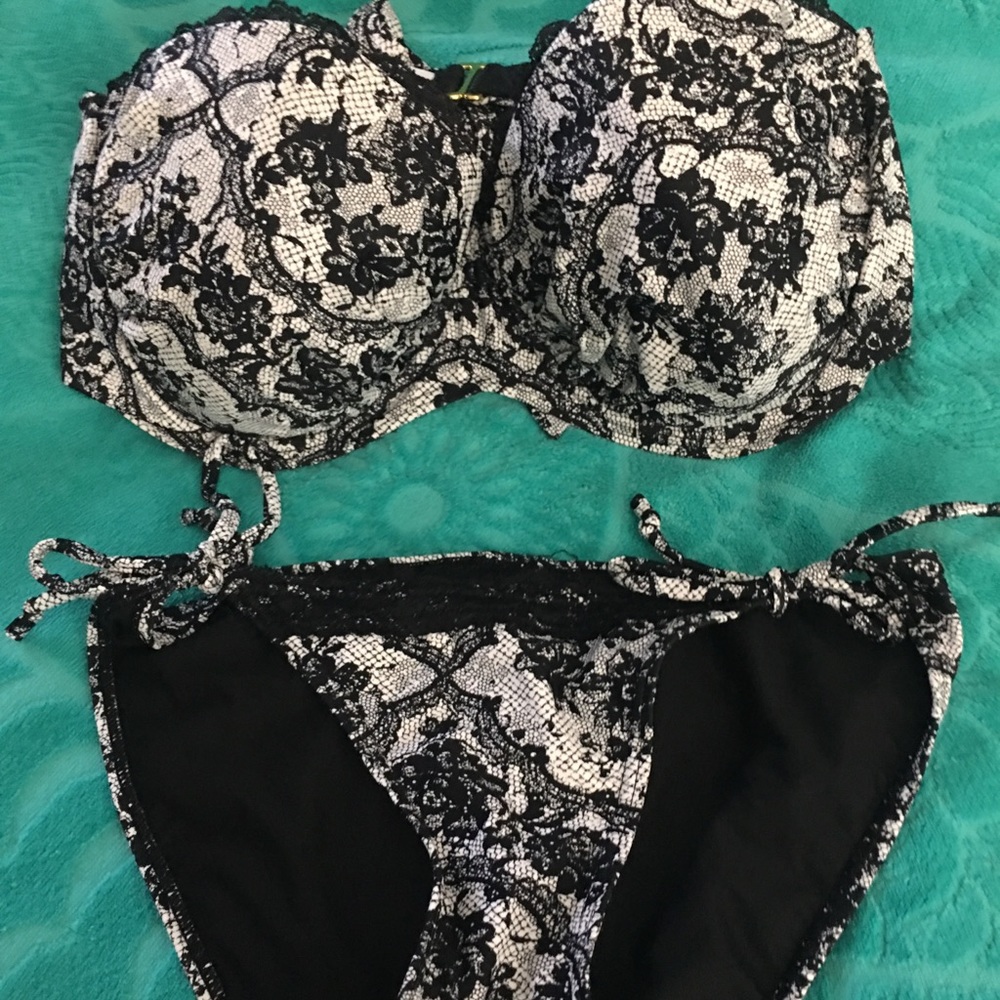Sexy Bikini includes top 40D & bottom large